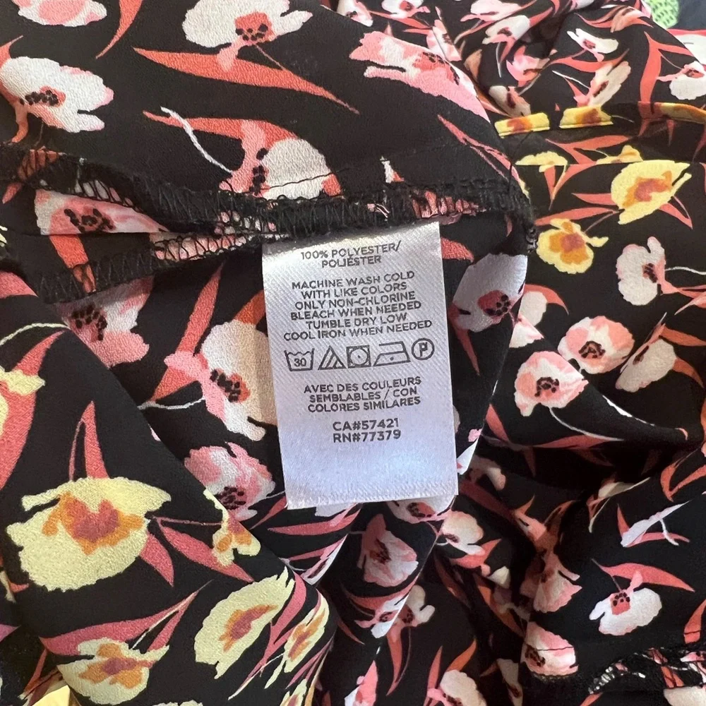 🛍️2/$20 Ann Taylor Top - Picture 6 of 7